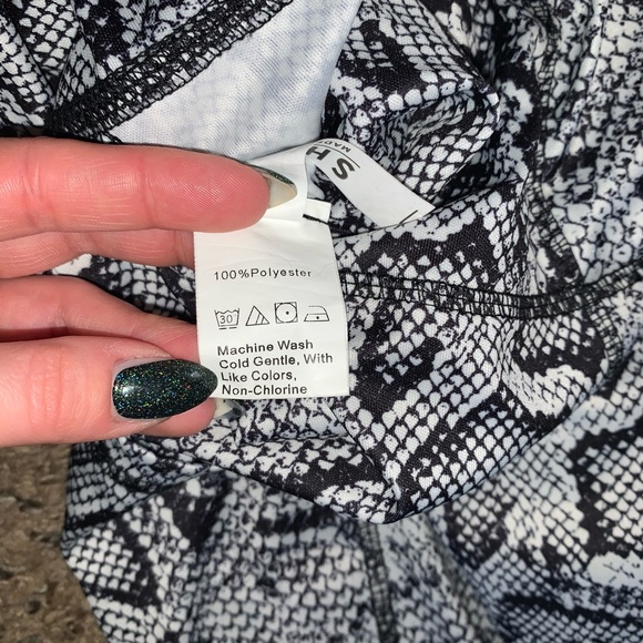 SHEIN snakeskin print workout leggings with pocket - Picture 9 of 12